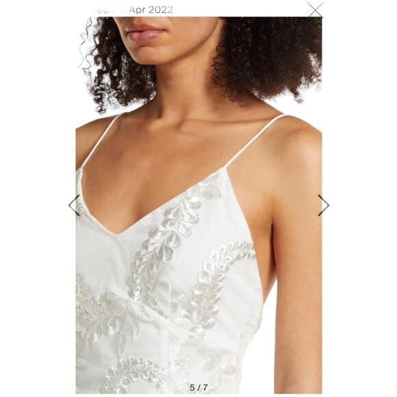 Elliatt NWT Paulette Sleeveless Chiffon Overlay Dress Ivory Size L Embroidered - Picture 4 of 11